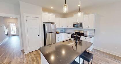 Comfortable Murfreesboro Townhome Near MTSU