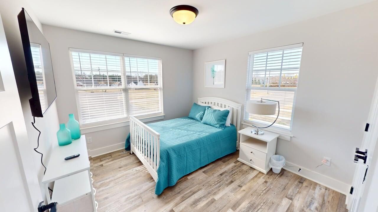 Tabla de planchar con plancha, wifi y ropa de cama 