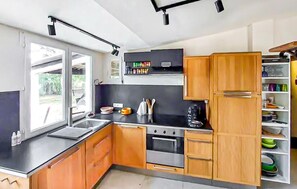 Fridge, microwave, oven, dishwasher - Maison proche rivière (Mejannes le clap)
