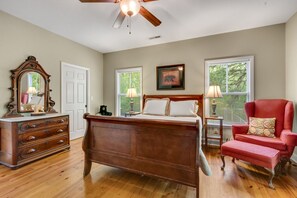 3 chambres, fer et planche à repasser, lit parapluie, Wi-Fi