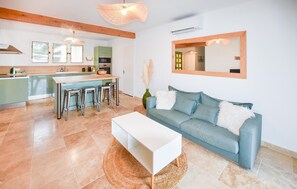 TV - Maison avec piscine privée (Mazan)