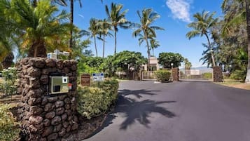 House, 1 King Bed with Sofa bed (Colony Villas at Waikoloa Beach Resor) | Property grounds
