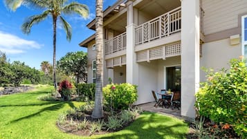 House, 1 King Bed with Sofa bed (Colony Villas at Waikoloa Beach Resor) | Outdoor dining