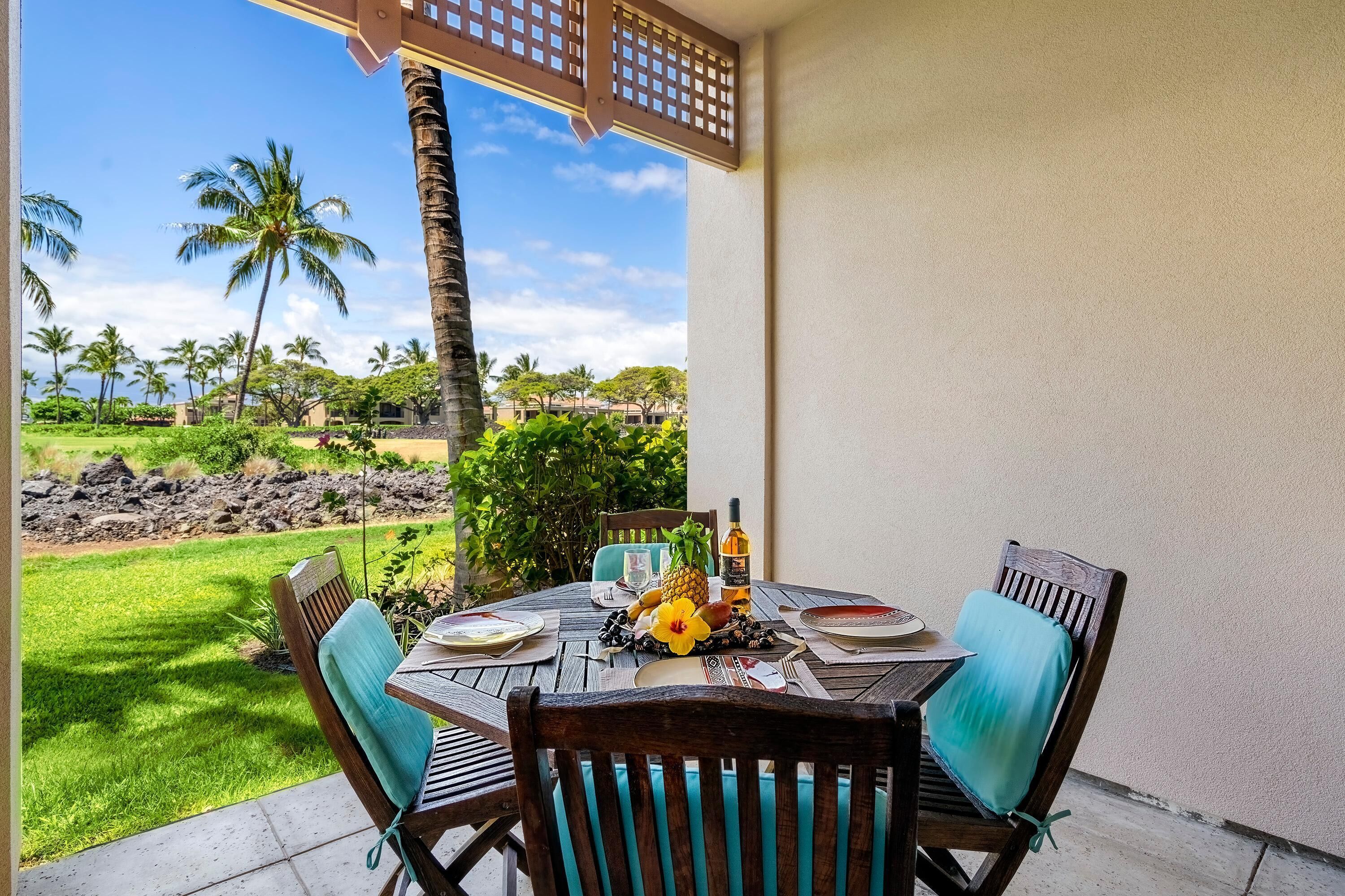 منزل - سرير ملكي مع أريكة سرير (Colony Villas at Waikoloa Beach Resor) | تناول الطعام بالخارج