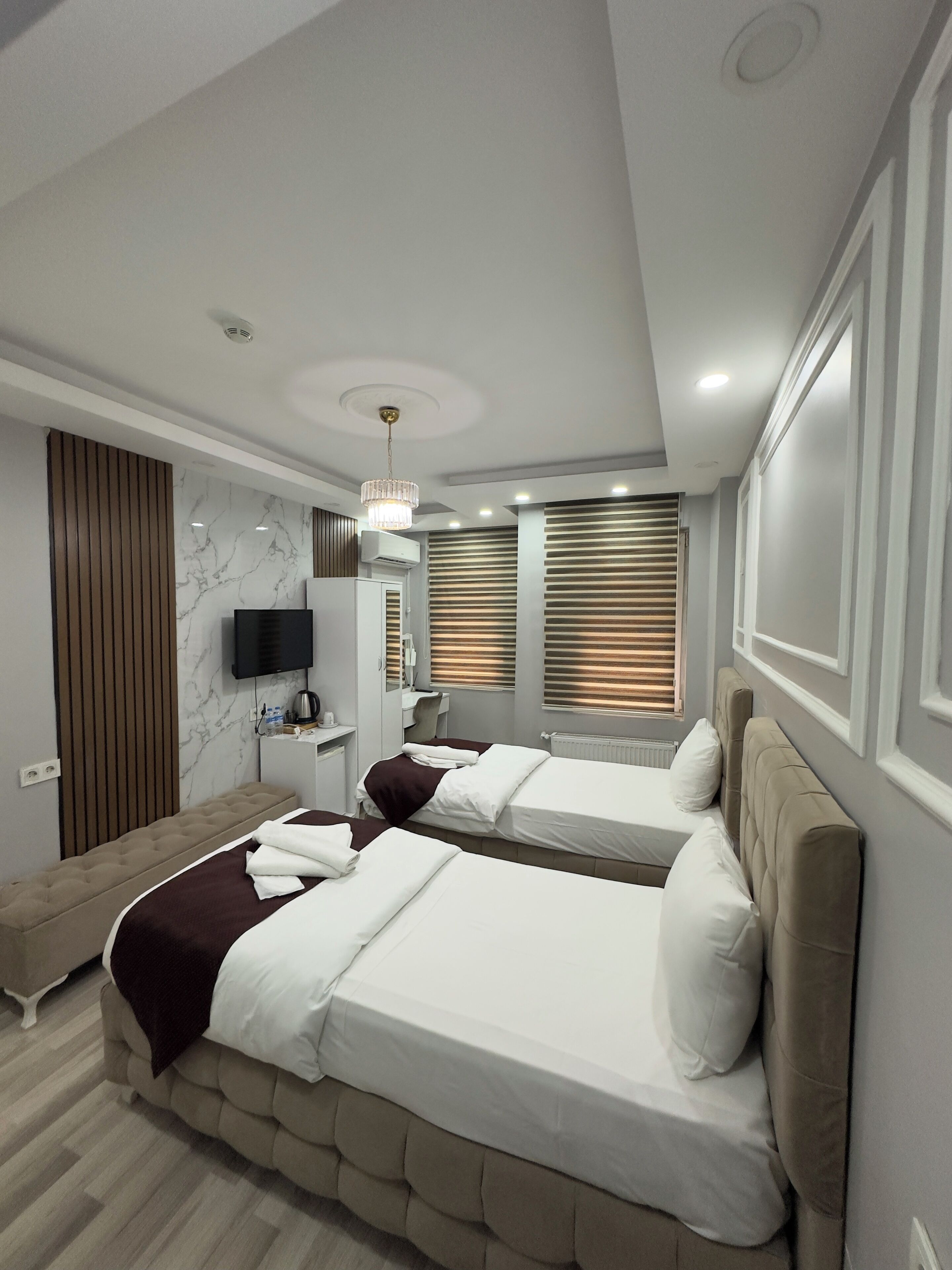 Standard Twin Room | Meja, Wi-fi percuma 