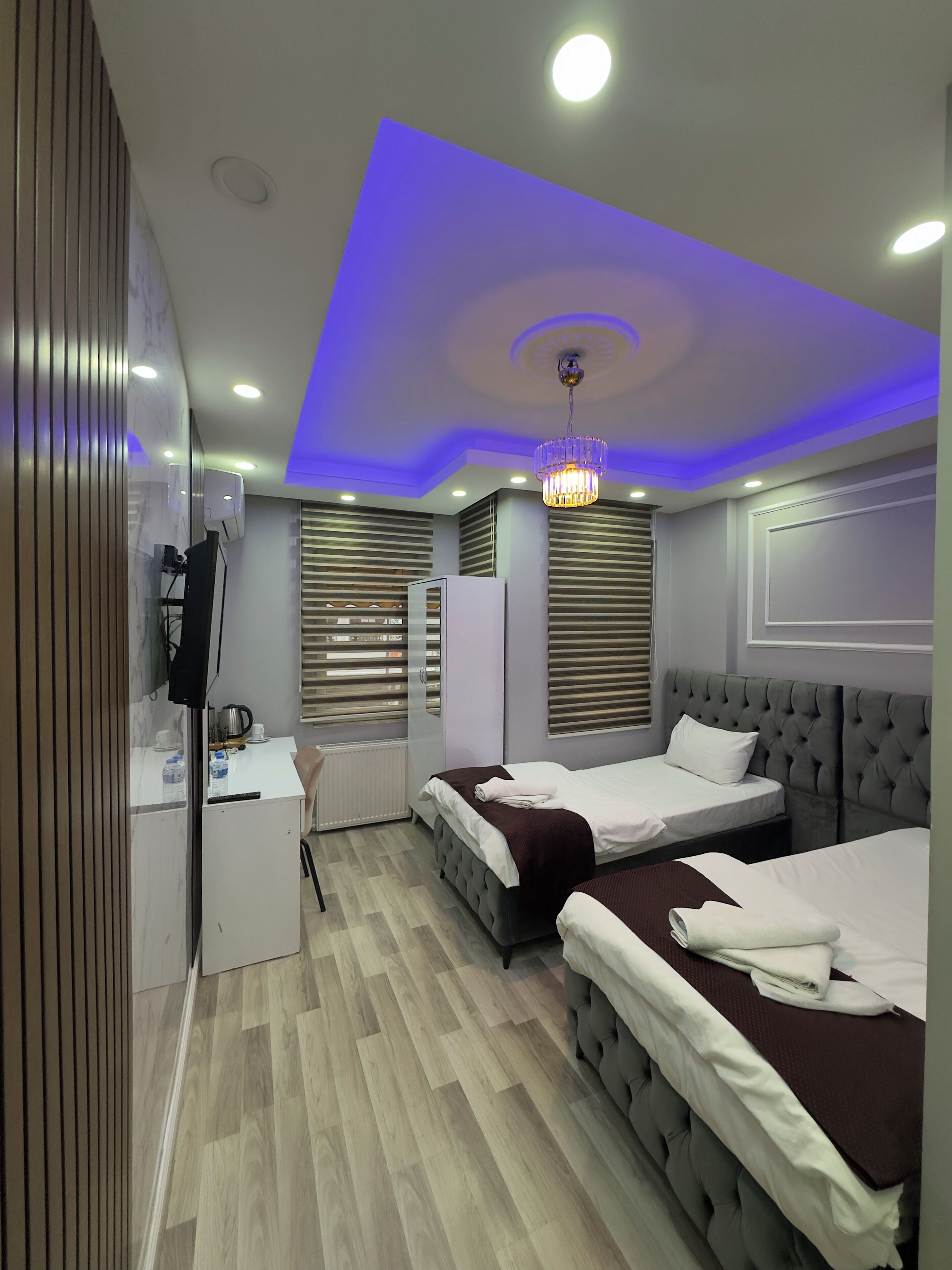 Economy Twin Room | Meja, Wi-fi percuma 