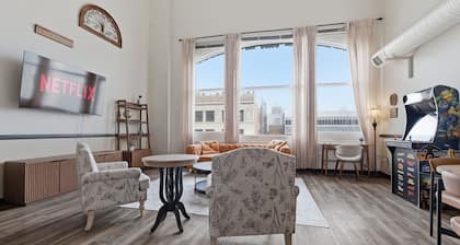 New Downtown Indy 3BR Retreat - Sleeps 10+Arcade