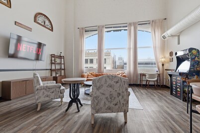 New Downtown Indy 3BR Retreat - Sleeps 10+Arcade
