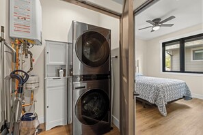 2 chambres, fer et planche à repasser, Wi-Fi, draps fournis