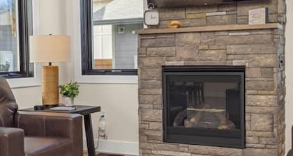 Newly Built 2 Bedroom at Rock Creek Cottages