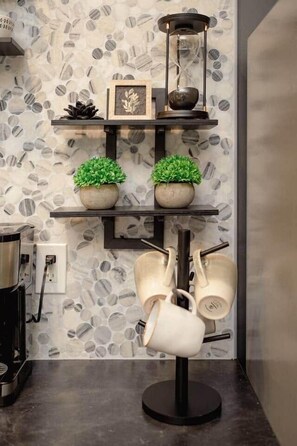 Interior - Luxurious One-Bedroom Gem Near Conneaut Lake (Conneaut Lakeshore)