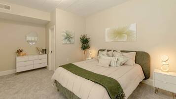 Tabla de planchar con plancha, wifi y ropa de cama