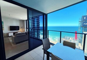 Dining - Beach View Apartment on High Floor in Surfers Paradise with Free Parking (Surfers Paradise)