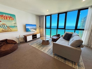 TV - Beach View Apartment on High Floor in Surfers Paradise with Free Parking (Surfers Paradise)
