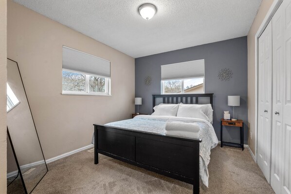 2 bedrooms, desk, iron/ironing board, free WiFi