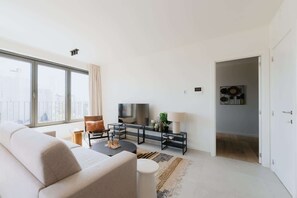 TV, offices - Stylish Apartment for 6 with Terrace (Antwerpen)