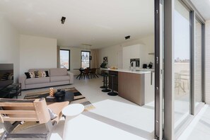 TV, offices - Modern & Light-Filled Apartment for 6 (Antwerpen)