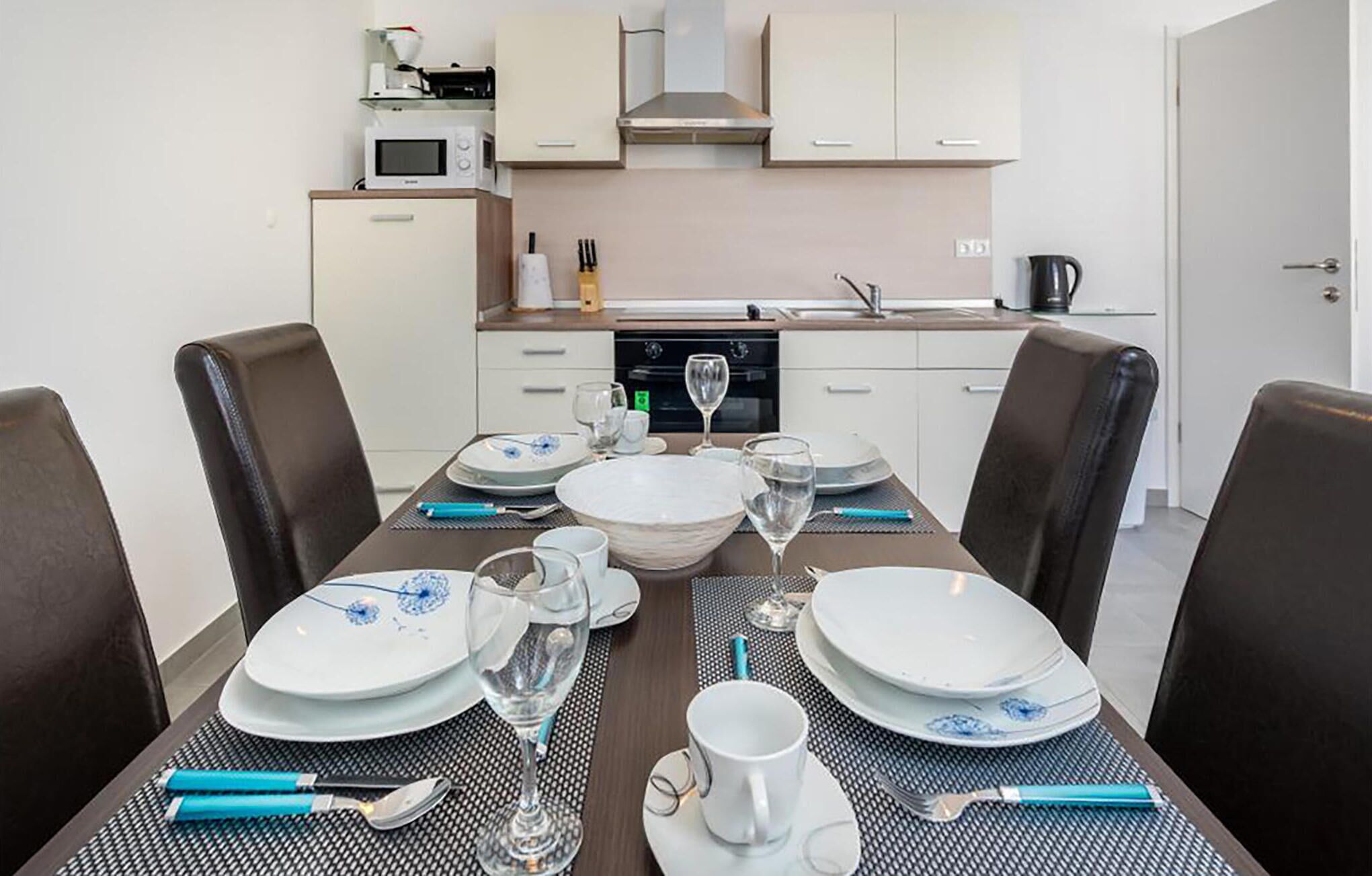 Refrigerador, horno, parrilla de estufa y lavavajillas 