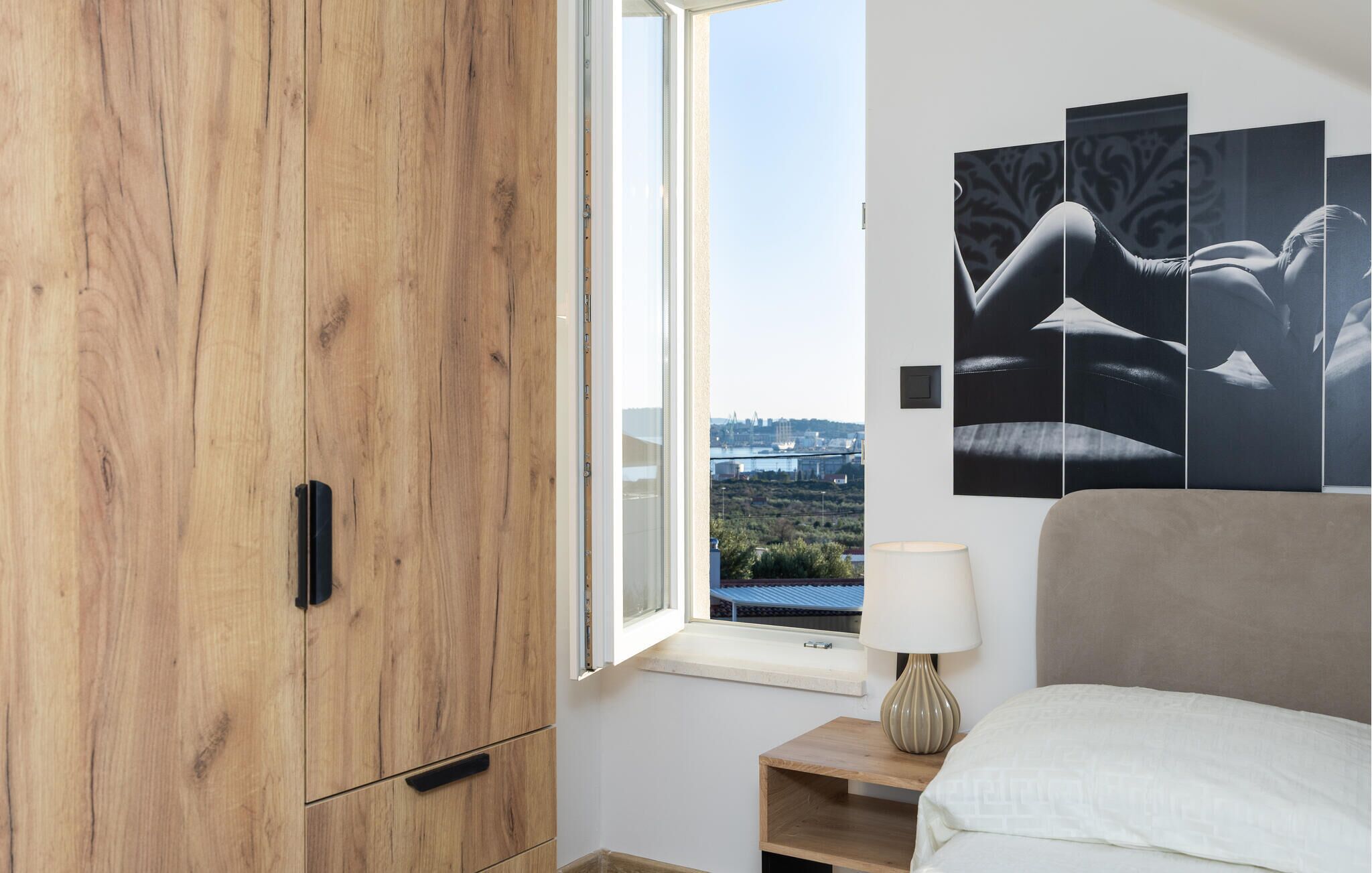 4 bedrooms, in-room safe, free WiFi