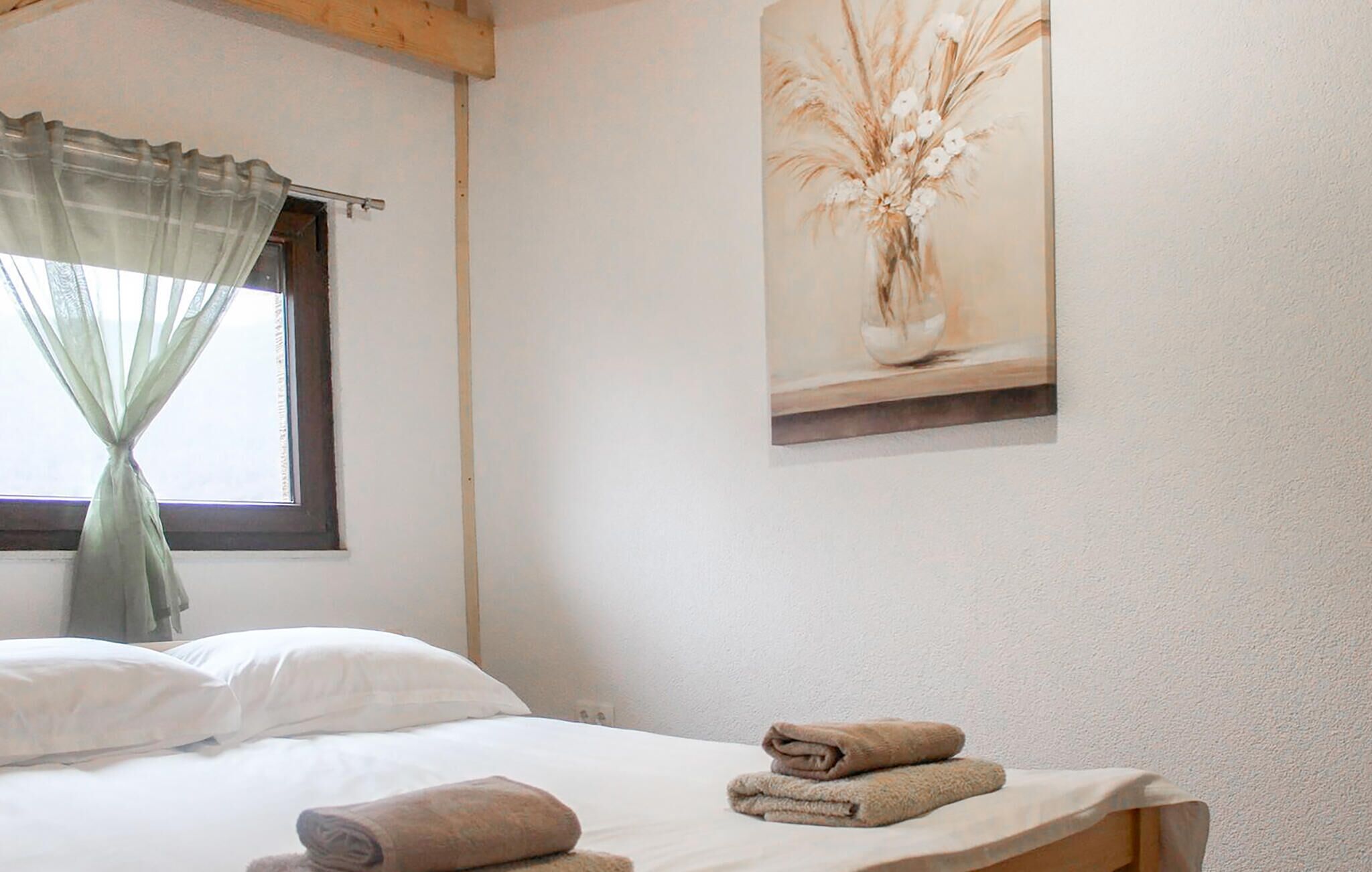 3 bedrooms, iron/ironing board, travel cot, free WiFi
