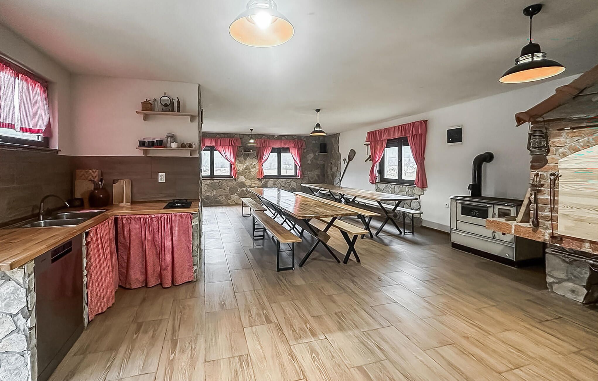 Fridge, oven, stovetop, dishwasher