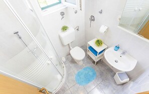 Shower, hair dryer - Amazing home in Makarska (Makarska)