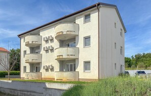 A multi-story building with balconies, windows, and air conditioning units. - 2 bedroom beautiful apartment in Cizici (Cizici)