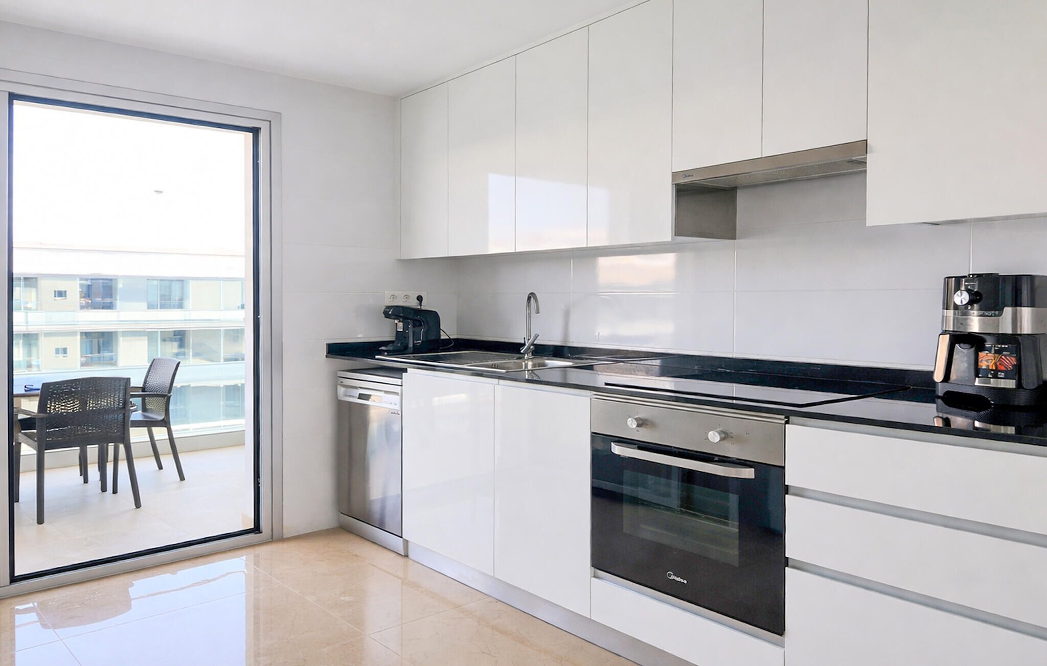 Geladeira, fogão, cooktop, lava-louças