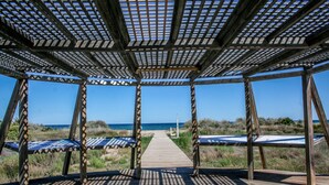 A wooden gazebo with a clear view of the ocean. - 3 bedroom gorgeous apartment in Cabanes (Cabanes)