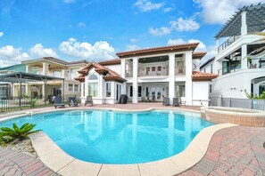 A heated pool - 🦩Book Me Baby! Lakeside Luxury in Destiny East🦩 (Destin)