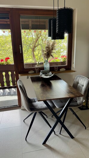 Dining - Cozy little apartment in the Black Forest - 10 minutes from Schluchsee (Häusern)