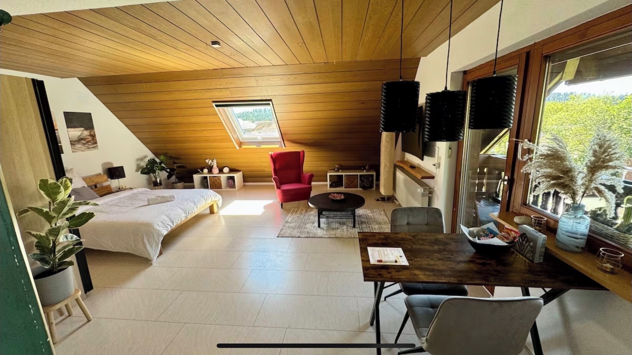 Wohn-, Ess- und Schlafbereich, Sicht aus der Küche