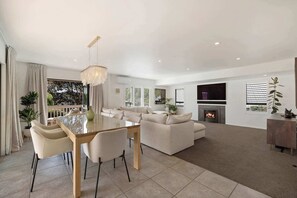 Interior - Goldrush Retreat BBQ Hot Tub and Log Burner (Arrowtown)