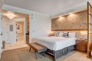 Meja kerja, Wi-Fi gratis, dan seprai linen