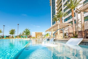 Pool - Cozy 1-bedroom condo with AC in marvelous Las Vegas, sleeps 4. (Las Vegas)