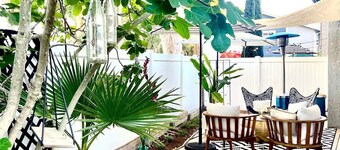 Artful Plant-Filled Beach Rtreat W/ Pvt Backyard and 8 minutes from the Beach!!