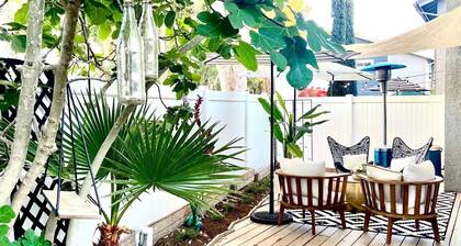 Artful Plant-Filled Beach Rtreat W/ Pvt Backyard and 8 minutes from the Beach!!