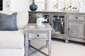 Smart TV - Tranquil Bay Retreat – Heated Pool, Walk to Beach, & Water Views (Indian Rocks Beach)
