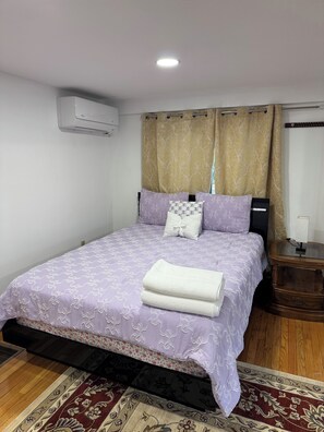 Planxa i posts de planxar, wifi i roba de llit 