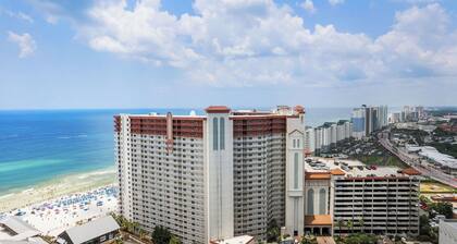 Emerald Horizon by Avantstay Beachfront Condo + Resort Pool + Gulf Balcony Views + Near Pier Park & Dining