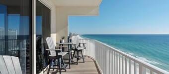Emerald Horizon by Avantstay Beachfront Condo + Resort Pool + Gulf Balcony Views + Near Pier Park & Dining