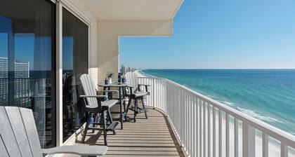 Emerald Horizon by Avantstay Beachfront Condo + Resort Pool + Gulf Balcony Views + Near Pier Park & Dining