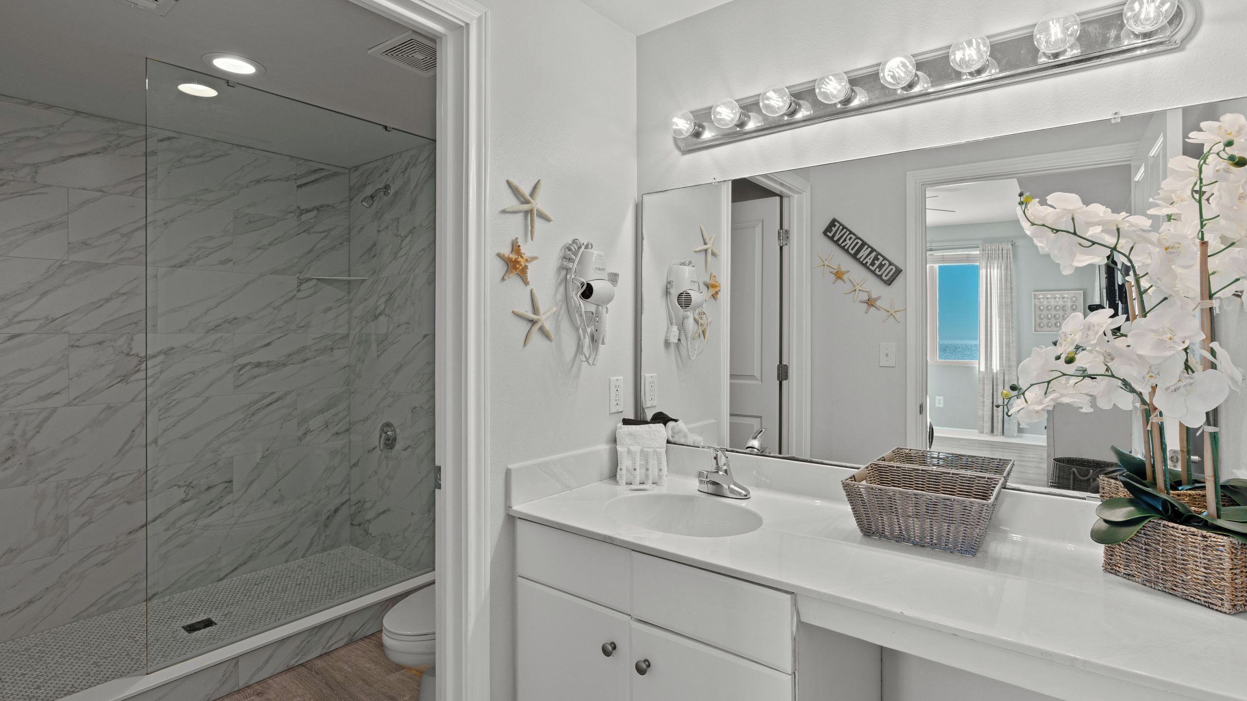 Apartment (3 Bedrooms) | Bathroom | Shower