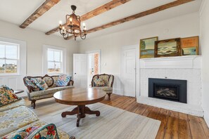 TV, fireplace - The Peggy's Cove House. Unrivalled panoramic views! (Peggy's Cove)