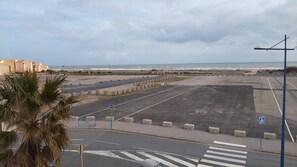 Third-party on-site parking - Apartment with balcony near the sea (SAINT PIERRE LA MER)