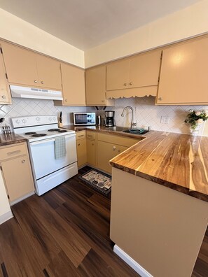 Private kitchen - North Columbus home (Columbus)