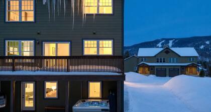 Alpine Escape - Brand-New Townhome - Private Hot Tub - Sleeps 14 - Near Loon