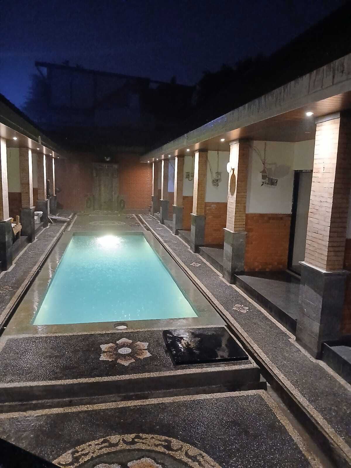 Outdoor pool, pool loungers