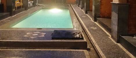 Outdoor pool, pool loungers