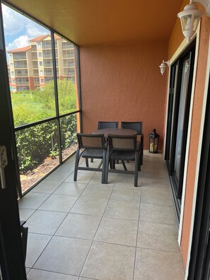 Outdoor dining - Spacious 3-bedroom condo in beautiful Orlando (Orlando)
